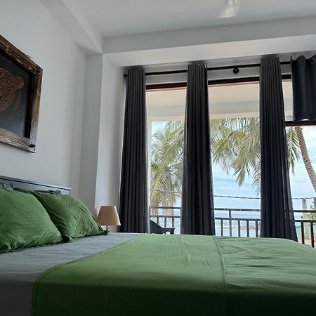Turtle Beach House Batigama Exterior photo